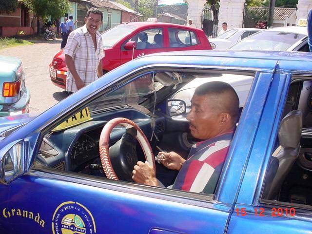 Jose Antonio Centeno Mendoza, bloqueado por taxistas frente al cementerio